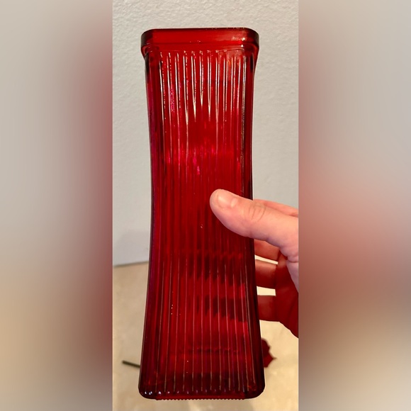 Ruby Red Square Vase. 8.75” - Picture 4 of 16